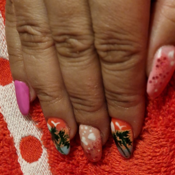 MG Peluquería Y Estética A Domicilio manicure