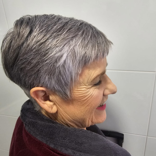 MG Peluquería Y Estética A Domicilio maquillaje